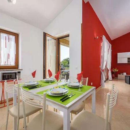 Feriehus Sol Avis Kaštelir